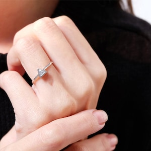 classic solitaire triangle ring, geometric ring, triangle, silver triangle ring, minimalist ring, triangle rings, geometric jewelry