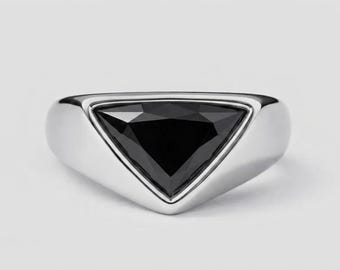 TRILLION Cz RING, schwarzer CZ Dreieck Siegelring, minimalistischer geometrischer Ring, Unisex Statement Ring, schwarzer Stein Schmuck Geschenk für ihn