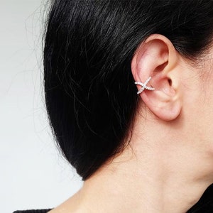cz criss cross ear cuff, cartilage ear cuff, no pierce ear cuff, x ear cuff, cross ear cuff, cuff ear, minimal ear cuff, cuff no piercing