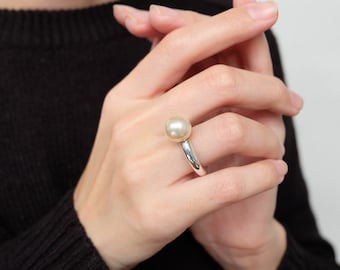SMALL PEARL RING, pearl ring, white pearl ring, big pearl ring, pearl silver ring, pearl statement ring,unique pearl ring,pearl wedding ring
