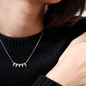 five triangle necklace, geometric necklace, dainty necklace, geometric jewelry, everyday necklace, triangle jewelry, triangle pendant