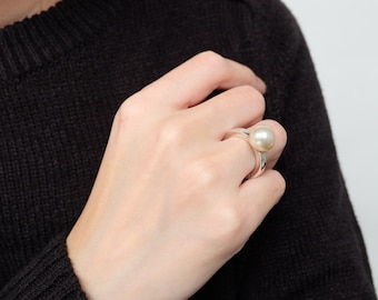 BAND PARELRING, parelring, witte parelring, grote parelring, parelzilveren ring, parelstatementring, unieke parelring, pareltrouwring