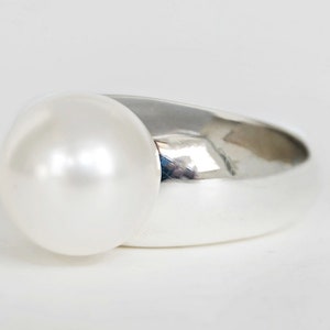 WHITE PEARL RING, pearl ring, white pearl ring, big pearl ring, pearl silver ring, pearl statement ring, solid pearl ring, big pearl ring
