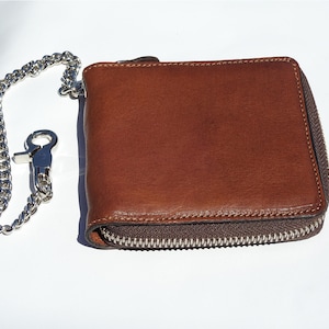 MOTOCICLISTA - Protafoglio con catena e zip da uomo in vera vacchetta ingrassata. Ideale per bikers, harleysti e motociclisti. Modello rock