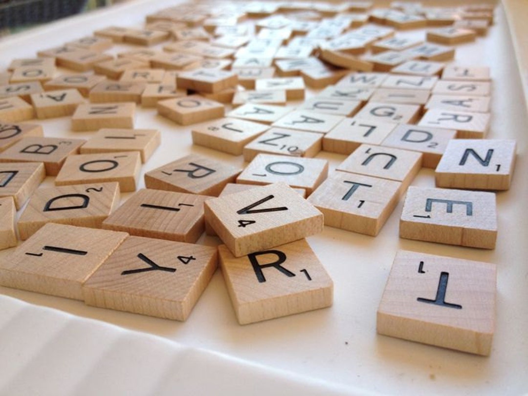 Scrabble Tiles Perfekt zum Basteln 100 Alphabet Plättchen aus Holz mit ...