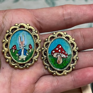 1:12 oval painting with children&#39;s motifs for dollhouses, two models to choose from