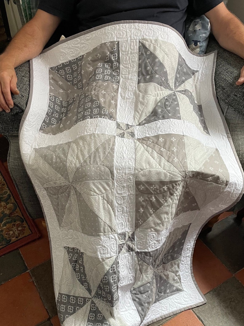 Lap Quilt, Grey Quilt, Handmade Quilt, 100% Cotton, Designer Quilt, Handmade in Wales, Grey and White Quilt, Cosy Quilt, Patchwork Quilt image 5