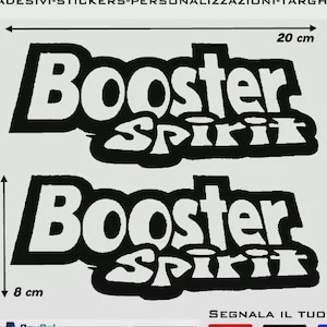 Può includere: Set di quattro adesivi neri e bianchi Booster Spirit e logo MBK. Gli adesivi Booster Spirit misurano 8 cm di altezza e 20 cm di larghezza. Il logo MBK è alto 15 cm. Include opzioni di pagamento e selezione del colore.