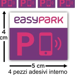 Op de afbeelding: Een set paarse en witte EasyPark-stickers. De hoofdsticker is 4 cm hoog en 5 cm breed en toont de tekst "easyPARK", een grote roze "P" en een roze smartphone-pictogram. De tekst "4 stuks interne glasstickers" is ook aanwezig.