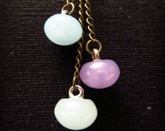 Three buttons necklace pastel boots