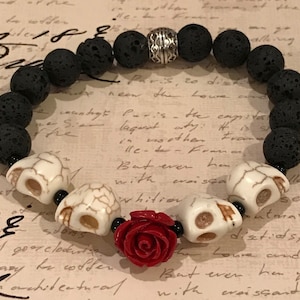 WIDMANN Bracelet Perles Rouge Rose Et Crânes Blancs – Déguisement Halloween, Carnaval, Fête à Thème – Accessoire Adulte Original