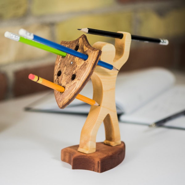 soporte de lápiz de arte, soporte de lápiz de madera, soporte de lápiz moderno, soporte de lápiz de niños, soporte de lápiz crayón, soporte de lápiz divertido, soporte de lápiz de madera