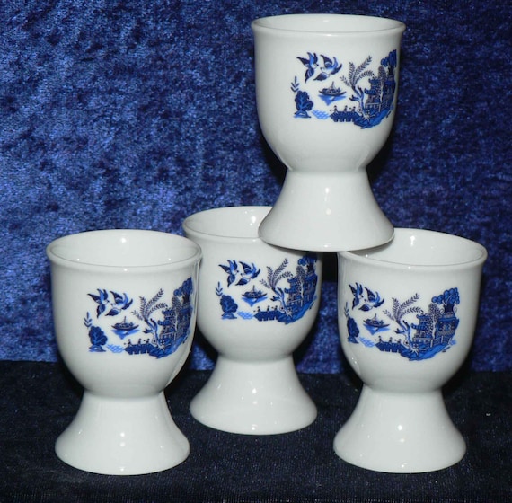 Blue willow 2025 egg cups