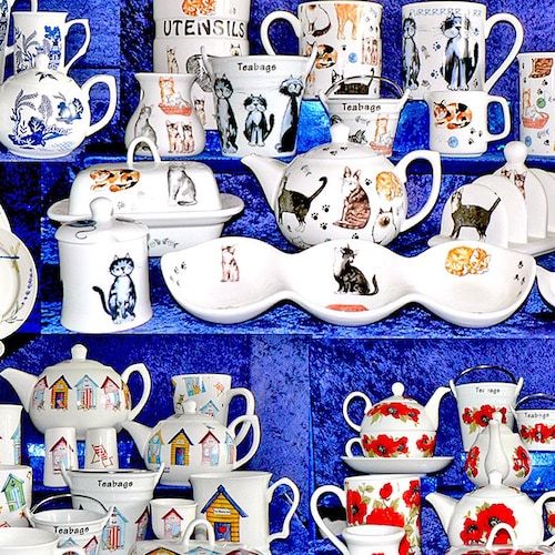 40 Tassen Aus Keramik Für Tee Oder Cafe + Löffel NEU. (Neu Und