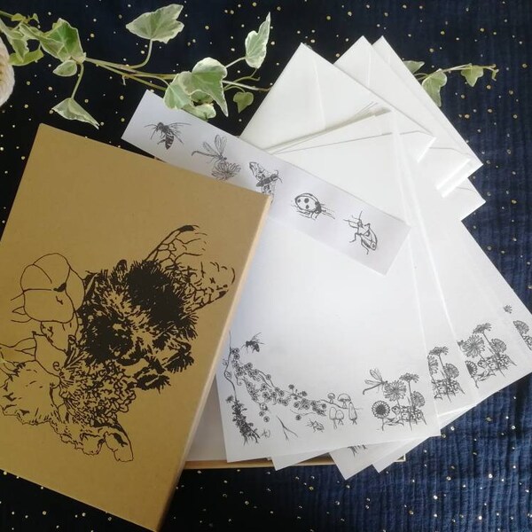 Bee writing set. A letter writing gift set, stationery for nature or wildlife lovers with bumblebee and honey bee. 100% recycled paper
