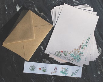 Spring flowers letter writing set. Eco friendly stationery set made with recycled paper, perfect plastic free gift