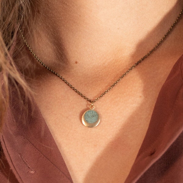 Geometric necklace in colored CEMENT available in 5 colors. Small geometric necklace, elegant and minimal. Brass circle