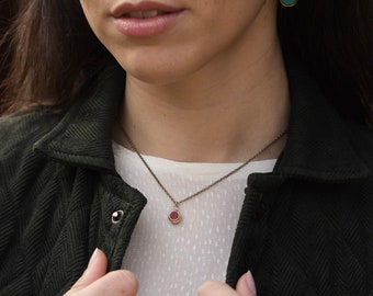 SMALL CHOKER geometric in colored CEMENT. Small geometric necklace, elegant and minimal. Brass circle