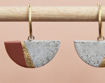 HALFMOON PENDANT CONCRETE earrings. A perfect Christmas architect or engineer gift, with pink and gold details. Hoop pendant earrings