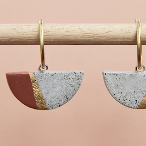 HALFMOON PENDANT CONCRETE earrings. A perfect Christmas architect or engineer gift, with pink and gold details. Hoop pendant earrings