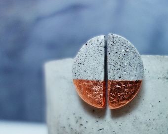 HALFMOON CONCRETE earrings with copper. Contemporary jewel, a modern design with geometry lines idea Christmas gift.