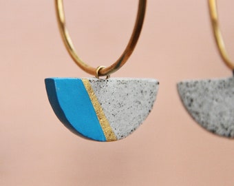 HALFMOON PENDANT CONCRETE earrings. A perfect Christmas architect or engineer gift, with blue and gold details. Hoop pendant earrings