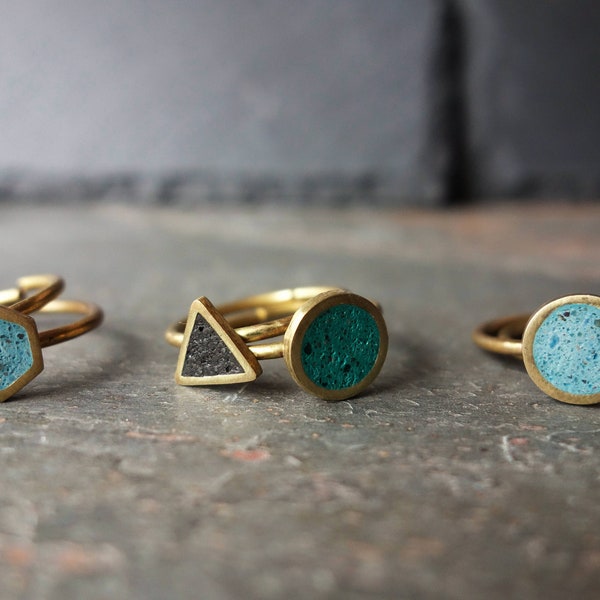 CABOCHON RNGS in CEMENT and brass. Cement circle ring available in 5 colors. Adjustable brass ring