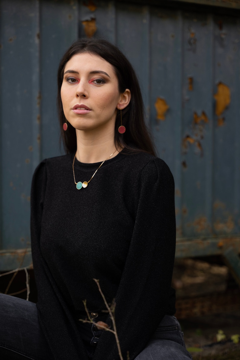 Necklace in geometric colored CEMENT. Elegant and minimal necklaces with brass inserts. Available in 2 shapes and 2 different colors imagen 5