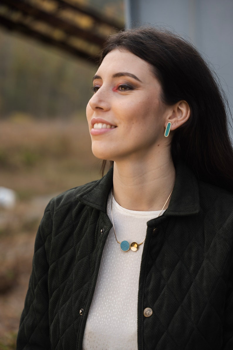 Necklace in geometric colored CEMENT. Elegant and minimal necklaces with brass inserts. Available in 2 shapes and 2 different colors imagen 8