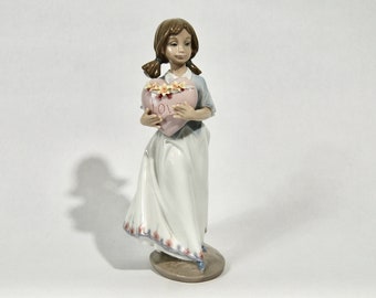 Vintage Lladro "European Love" figurine