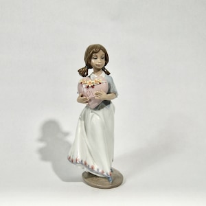 Vintage Lladro &quot;European Love&quot; figurine