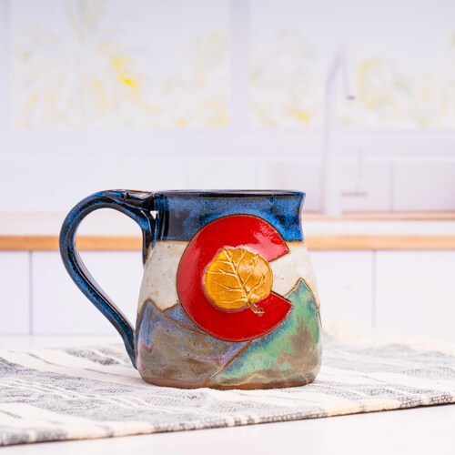 Mug en poterie Colorado : motif montagne feuille de tremble en grès fait main