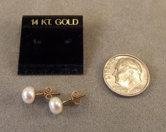 5-5.5mm FW Pearl(N) Stud Earrings in 14K Gold 4mm cups and earnuts