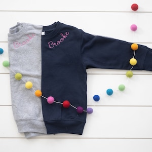 Kleinkind Monogramm Sweatshirt // Jugend besticktes Sweatshirt