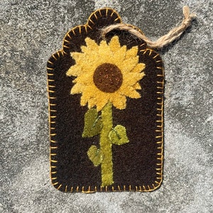 Sunflower Wool Appliqué Tag Kit – Hand-Dyed Fall Decor