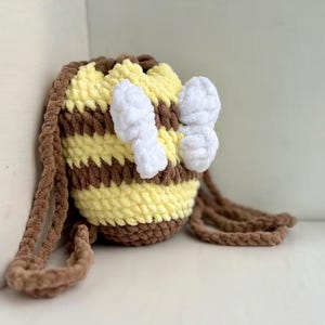 Crochet Bumblebee Bag/Backpack Pattern: Plush Yarn, No-Sew 2-in-1 (PDF Pattern) image 7