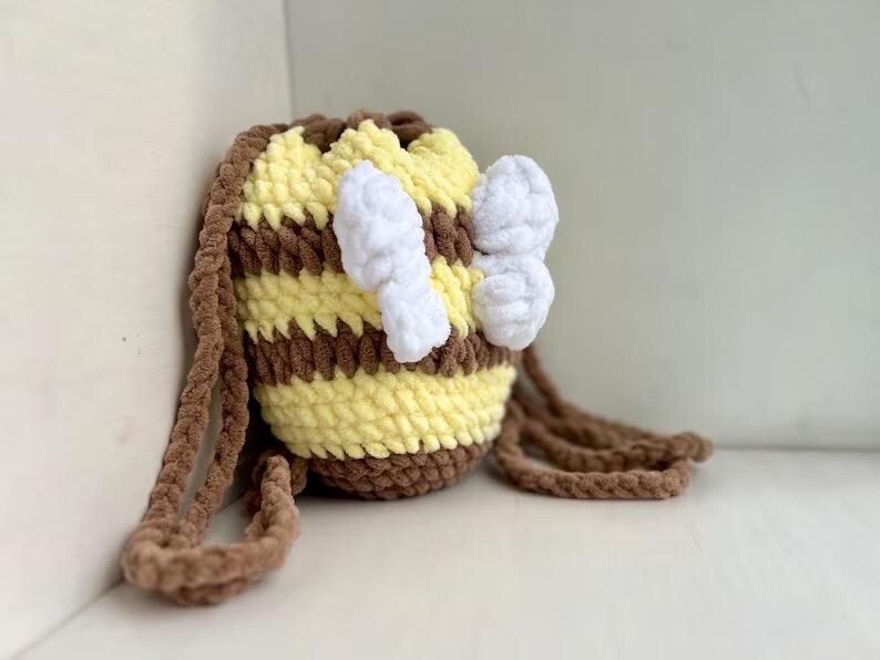 Crochet Bumblebee Bag/Backpack Pattern: Plush Yarn, No-Sew 2-in-1 (PDF Pattern) image 7