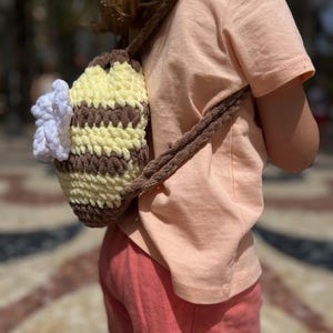 Crochet Bumblebee Bag/Backpack Pattern: Plush Yarn, No-Sew 2-in-1 (PDF Pattern) image 9