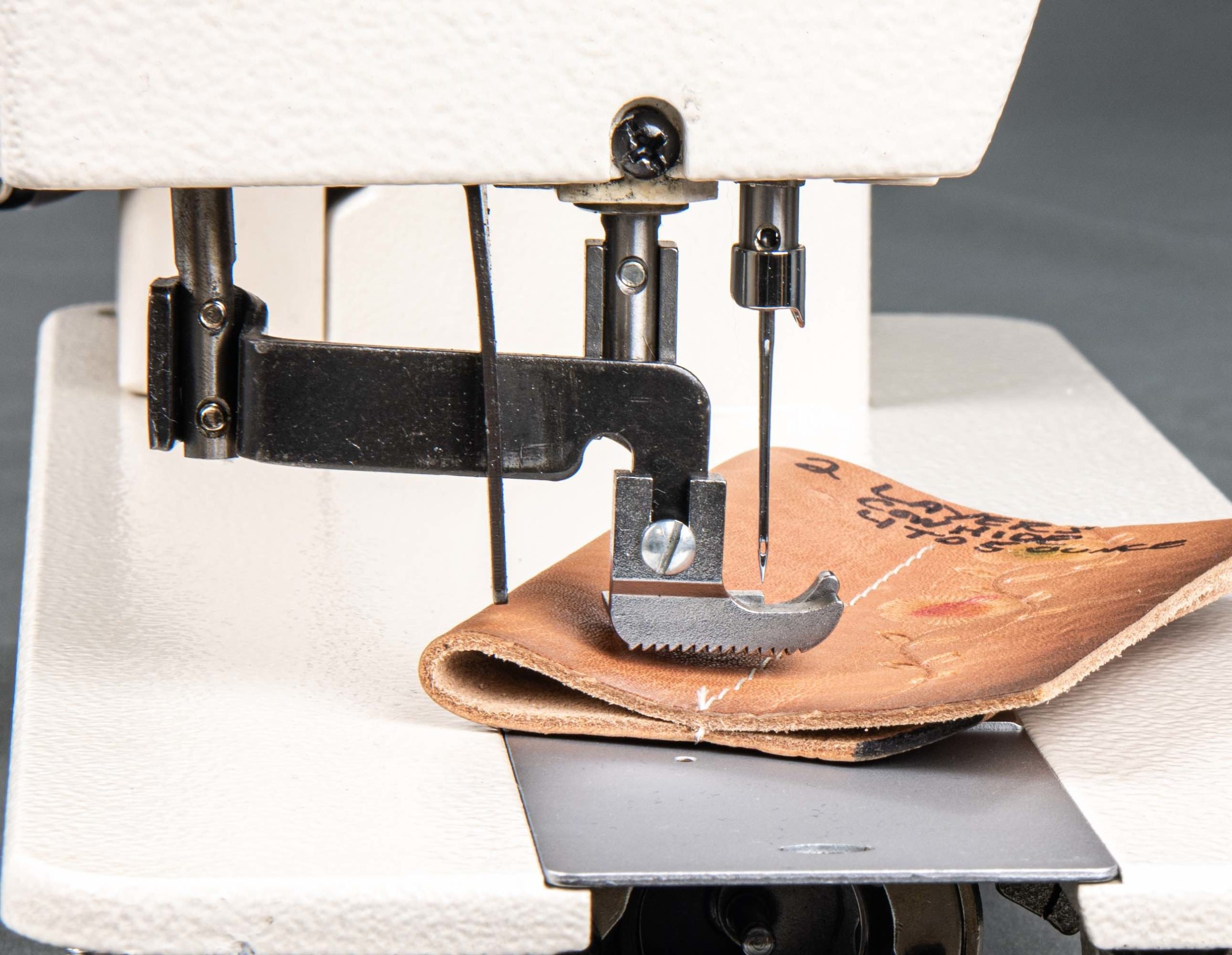 Tuffsew Zigzag Walking Foot Sewing Machine 9 Gate with 3 Extra Optional