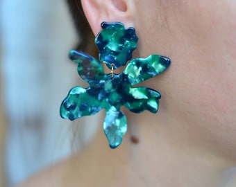 Emerald green Daffodil acetate Flower drop earrings Boho acrylic floral earrings Statement chunky big dangle earrings jewelry