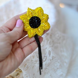Sunflower beaded brooch, yellow black floral jewelry, beaded flower pin, nature inspired accessory,rustic pin,  Gift for Her Teacher