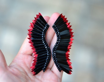 Svarta röda vingarörhängen