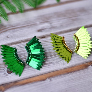 Small green wings earrings
