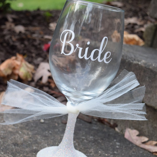 Bride Wine Glass, Bridal Wine Glass,Bride To Be Wine Glass, Bride Gift, Bridal Gift, Bridal Shower Gift, Bridal Shower, Glitter Wine Glass