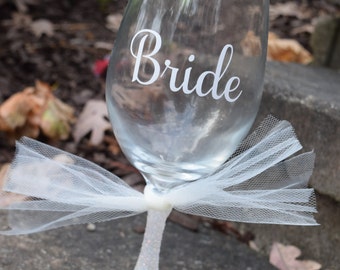 Bride Wine Glass, Bridal Wine Glass,Bride To Be Wine Glass, Bride Gift, Bridal Gift, Bridal Shower Gift, Bridal Shower, Glitter Wine Glass