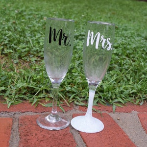SET OF TWO Champagne Flutes, Mr And Mrs Champagne Flutes, Wedding Gift, Toasting Flutes,Mr And Mrs Gift,Glitter Champagne Flutes,Couple Gift