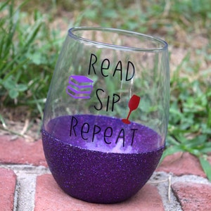 Glitter Wine Glass, Read Sip Repeat, Funny Wine Glass, Wine Gift, Glitter Wine Glasses, Funny Wine Glasses, Book Club Gifts, Glitter Dipped