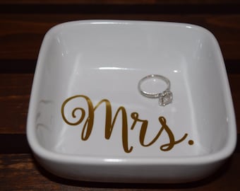 Ring Holder, Personalized Ring Holder, Ring Dish, Personalized Ring Dish, Wedding Gift, Bridal Shower Gift, Mrs Ring Dish, Custom Ring Dish