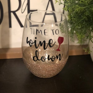 Time to Wine Down glass, Wine Lover, Birthday Gift, Gift for her, Funny wine gift, Wine enthusiast, Mom wine gift, Glittered wine glass