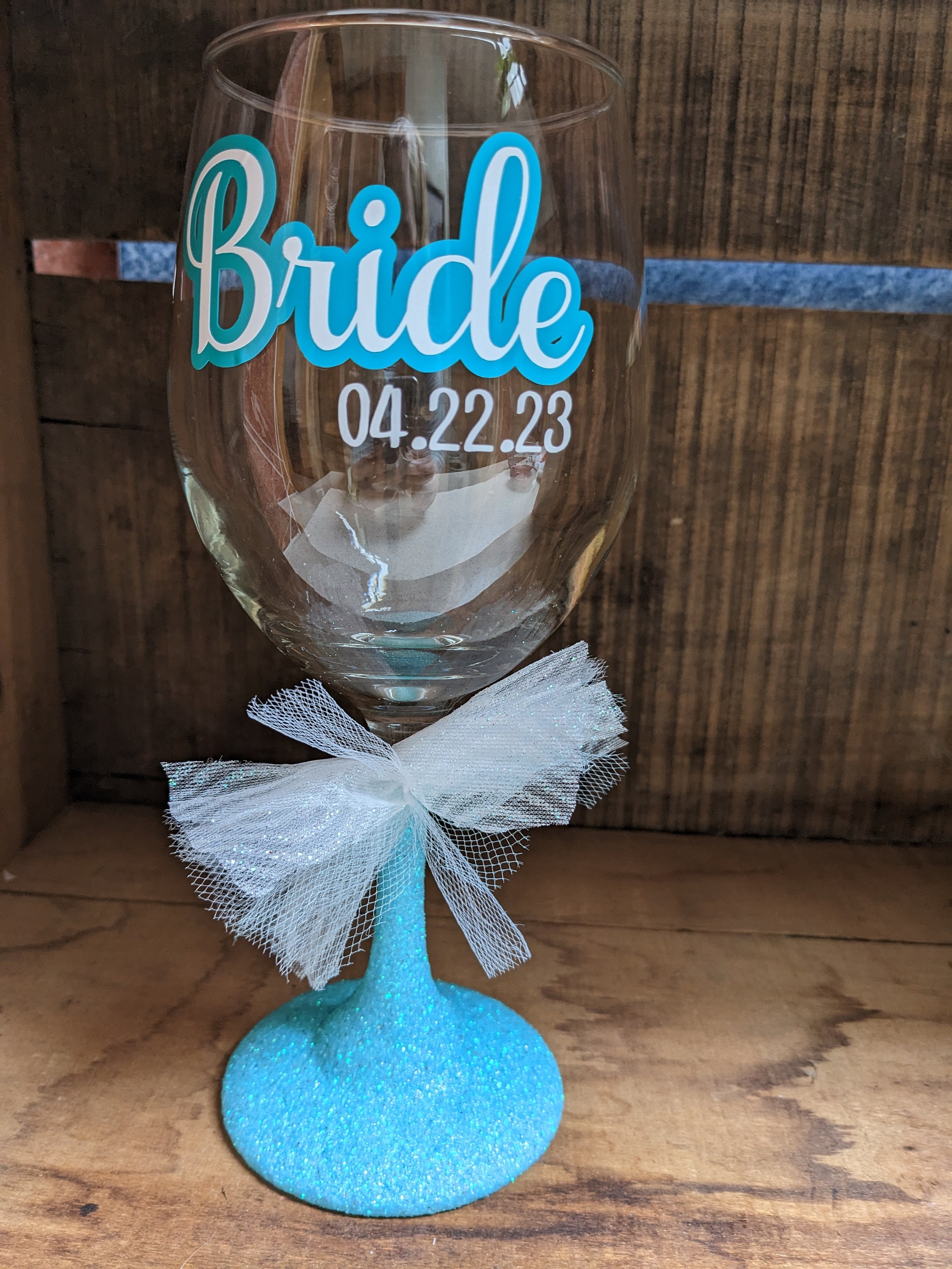 Textured Bride To Be Glass Charm With 4 Different Gift Options Display